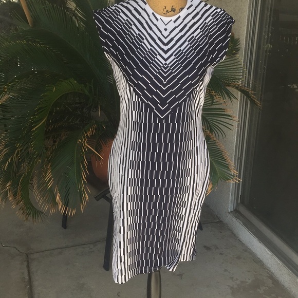 Marc Bouwer Dresses & Skirts - NEW WITH TAGS Print Knit extend shoulder sheath Dress